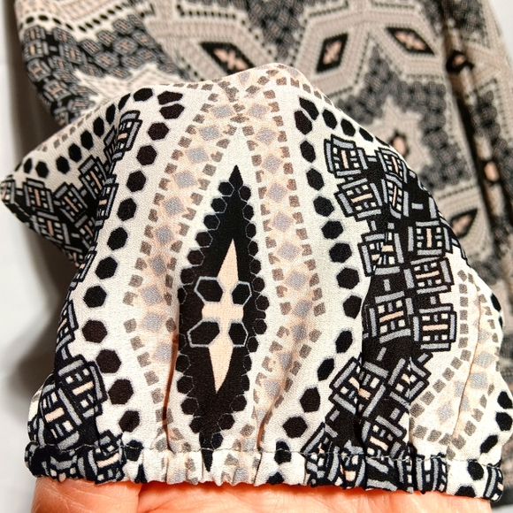 Cato EUC Women's HiLo Blouse, Size Large, Sleeve Split, Lightweight - Picture 6 of 11